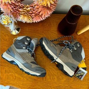 NWT Vasquez Gore-Tex Hiking Boots